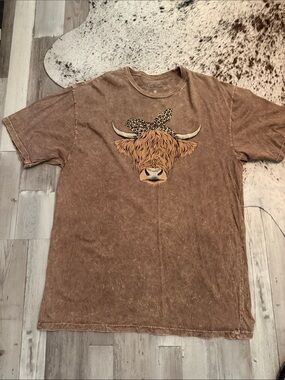 Brown Short Sleeve Tee with Highland Cow Graphic